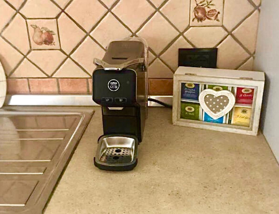Presso La Maison De Gioel Usufruirai Di Un Appartamento Indipendente Dotato Di Uso Cucina E Lavatrice Arredato In Maniera Funzionale Situato In Ottima Posizione Vicino A Supermercati Caffetterie Pasticcerie Bar Pizzerie E Tanti Altri Servizi Olbia Exteriör bild