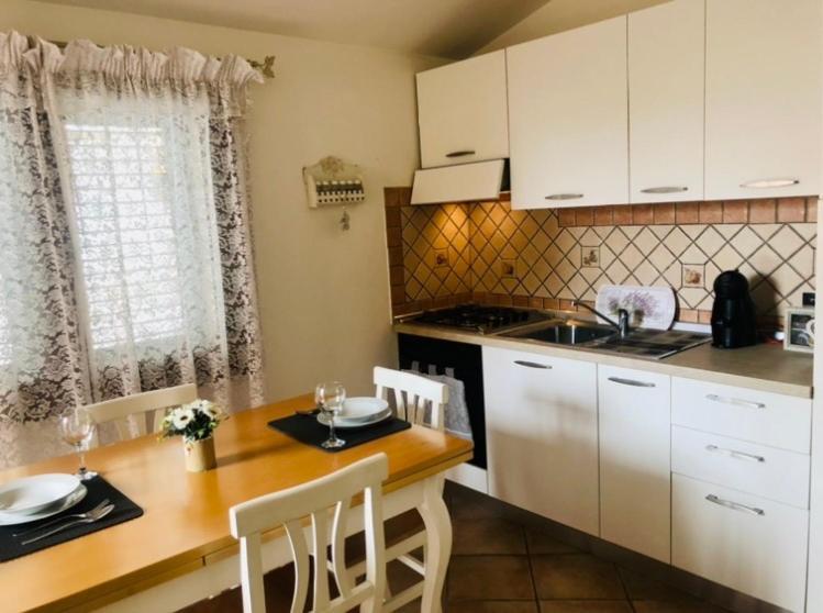 Presso La Maison De Gioel Usufruirai Di Un Appartamento Indipendente Dotato Di Uso Cucina E Lavatrice Arredato In Maniera Funzionale Situato In Ottima Posizione Vicino A Supermercati Caffetterie Pasticcerie Bar Pizzerie E Tanti Altri Servizi Olbia Exteriör bild